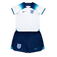 Billiga England Barnkläder Hemma fotbollskläder till baby VM 2022 Kortärmad (+ Korta byxor)